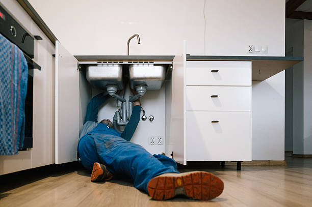 Professional Leak Detection technician working in Madison Heights, MI